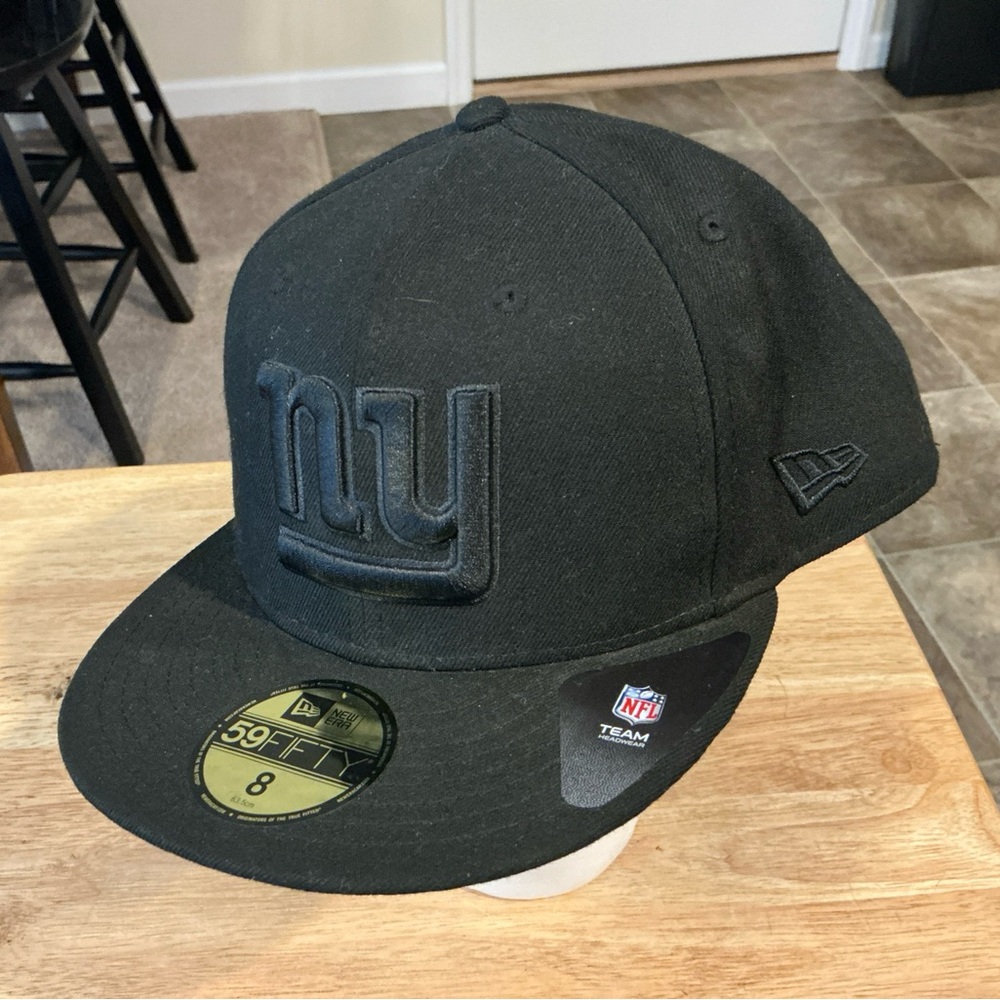 New Era NFL 59FIFTY Black New York Giants Cap Hat NWTs Size 8